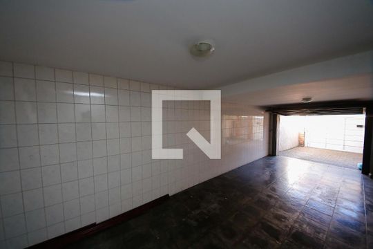Garagem de casa para alugar com 3 quartos, 150m² em Jardim Catarina, São Paulo