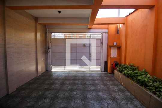 Garagem de casa para alugar com 3 quartos, 110m² em Itaim Paulista, São Paulo