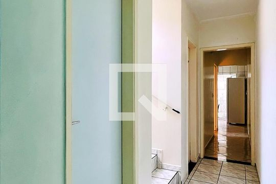 Corredor de casa à venda com 4 quartos, 187m² em Jardim Monte Carmelo, Guarulhos