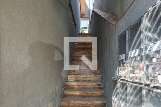 Escada de entrada de kitnet/studio para alugar com 1 quarto, 32m² em Vila Carrao, São Paulo