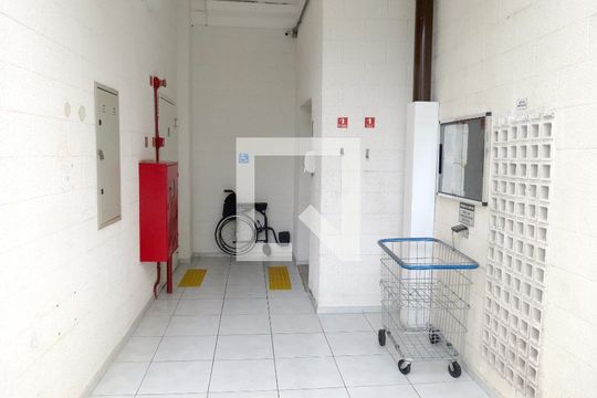 Área comum - Carrinho de Compras e Cadeira para Cadeirante de apartamento para alugar com 2 quartos, 45m² em Jardim Íris, São Paulo