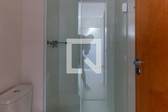 Banheiro de apartamento para alugar com 2 quartos, 37m² em Vila Ivone, São Paulo