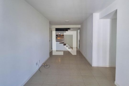 Sala 1 de apartamento à venda com 3 quartos, 141m² em Gragoatá, Niterói