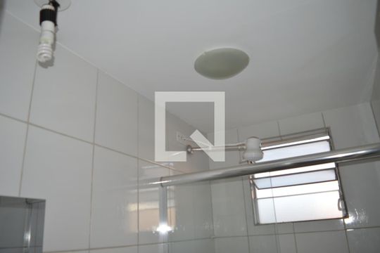 Banheiro de apartamento para alugar com 2 quartos, 54m² em Chacaras Reunidas Santa Terezinha, Contagem