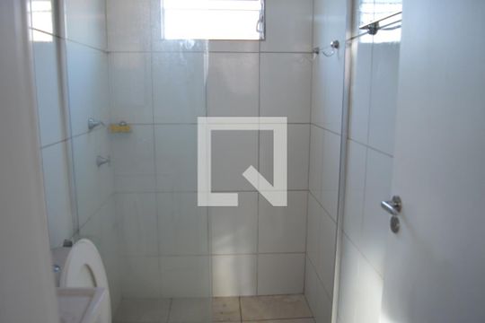Banheiro de apartamento para alugar com 2 quartos, 54m² em Chacaras Reunidas Santa Terezinha, Contagem