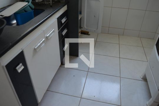 Cozinha de apartamento para alugar com 2 quartos, 54m² em Chacaras Reunidas Santa Terezinha, Contagem