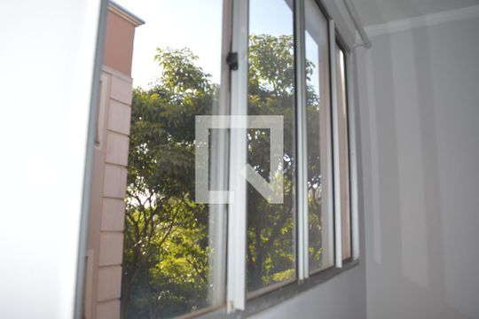 Sala de apartamento para alugar com 2 quartos, 54m² em Chacaras Reunidas Santa Terezinha, Contagem