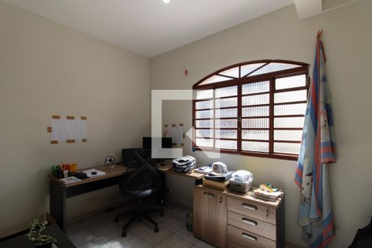 Escritorio de casa à venda com 5 quartos, 242m² em Jardim São Judas Tadeu, Guarulhos