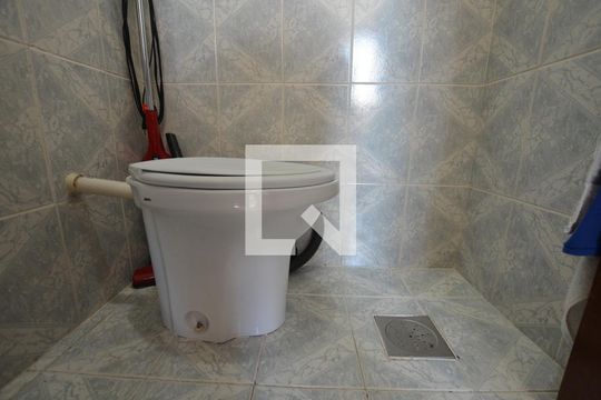 Banheiro de serviço de apartamento à venda com 3 quartos, 120m² em Vila Kosmos, Rio de Janeiro