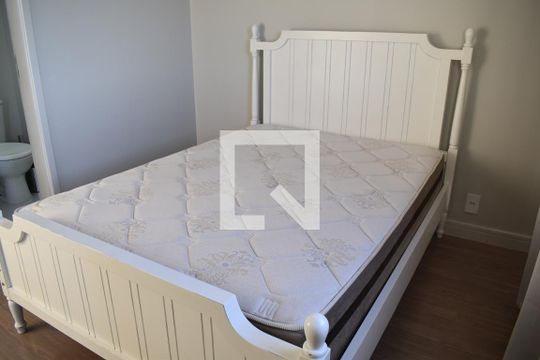 Suíte de apartamento para alugar com 3 quartos, 77m² em Boa Vista, Curitiba