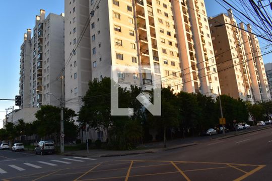Fachada do condomínio de apartamento para alugar com 3 quartos, 77m² em Boa Vista, Curitiba