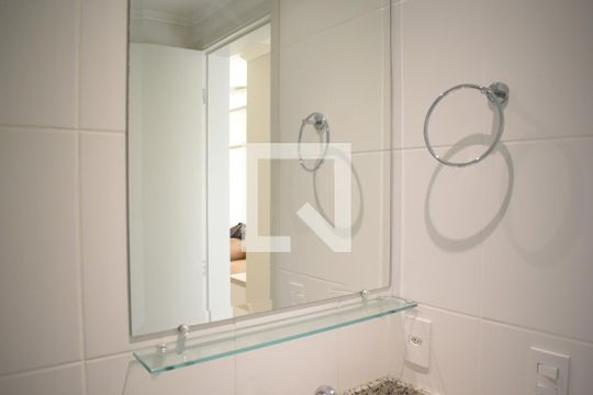 Banheiro 2 de apartamento para alugar com 3 quartos, 77m² em Boa Vista, Curitiba