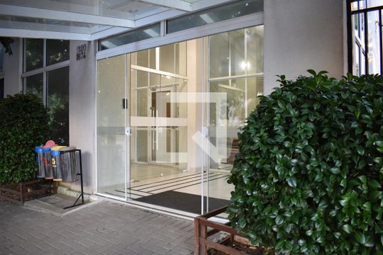 Porta de entrada  de apartamento para alugar com 3 quartos, 77m² em Boa Vista, Curitiba