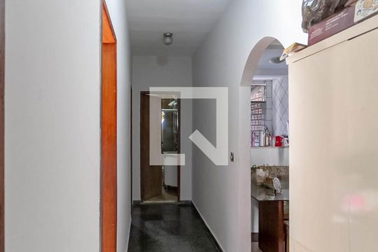 Corredor de casa à venda com 3 quartos, 360m² em Aparecida 7ª Seção, Belo Horizonte