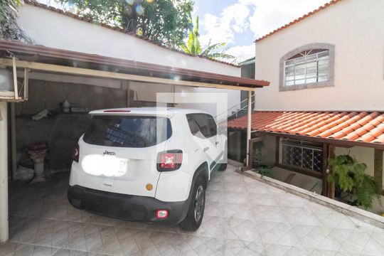 Garagem de casa à venda com 3 quartos, 360m² em Aparecida 7ª Seção, Belo Horizonte