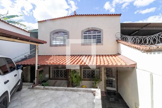 Fachada de casa à venda com 3 quartos, 360m² em Aparecida 7ª Seção, Belo Horizonte