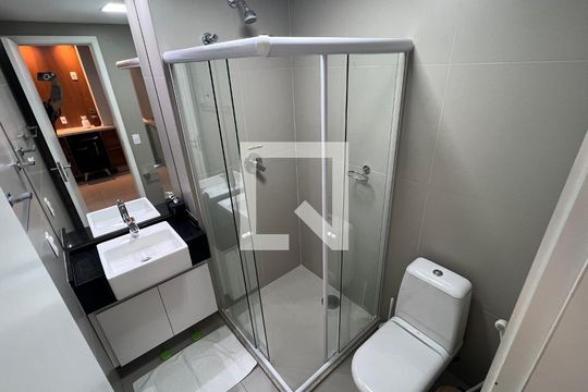 Banheiro de kitnet/studio à venda com 1 quarto, 46m² em Pinheiros, São Paulo