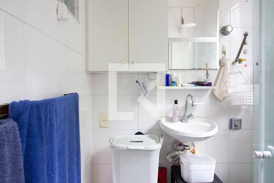 Banheiro de apartamento à venda com 1 quarto, 28m² em Jardim Botânico, Rio de Janeiro
