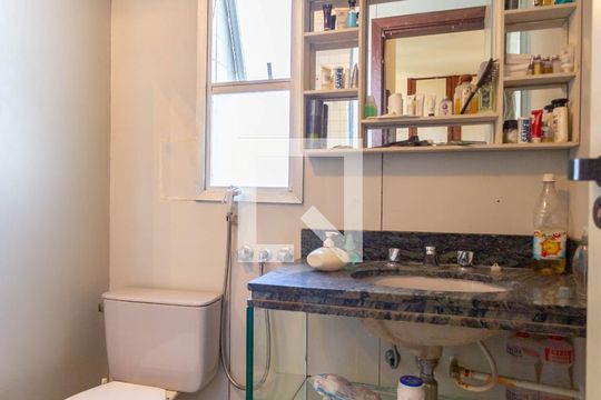Banheiro  de apartamento à venda com 1 quarto, 90m² em São Pedro, Belo Horizonte