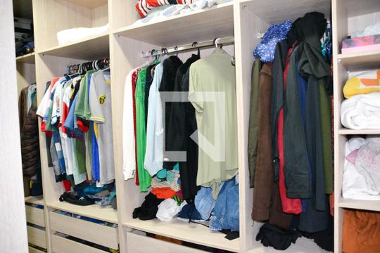 Closet de casa à venda com 4 quartos, 322m² em Cerâmica, São Caetano do Sul