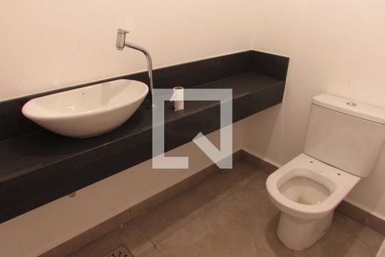 Banheiro Social de casa de condomínio à venda com 4 quartos, 523m² em Morumbi, São Paulo