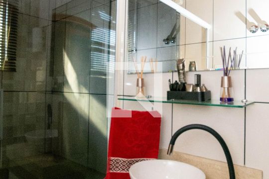 Banheiro da Suíte de casa à venda com 3 quartos, 220m² em Jardim Santa Cecilia, Guarulhos