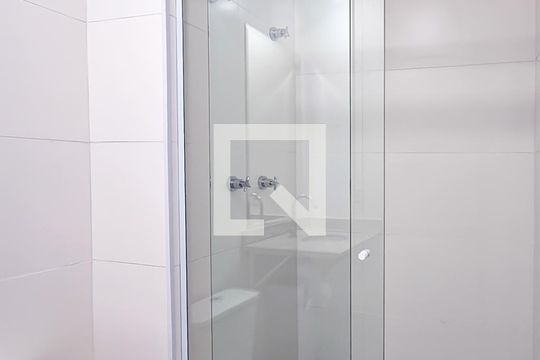 BANHEIRO de apartamento à venda com 1 quarto, 47m² em Jardim Tupanci, Barueri
