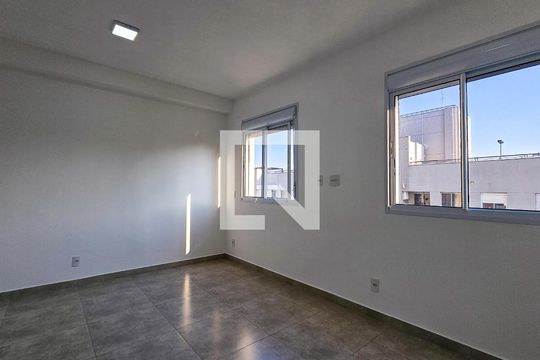 DORMITÓRIO de apartamento à venda com 1 quarto, 47m² em Jardim Tupanci, Barueri