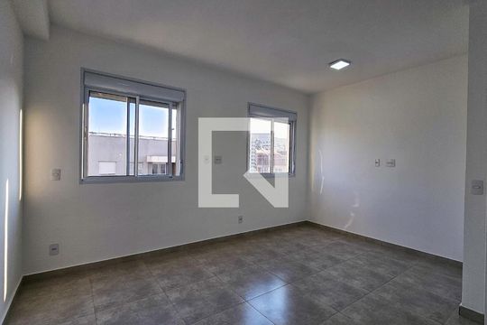 DORMITÓRIO de apartamento à venda com 1 quarto, 47m² em Jardim Tupanci, Barueri