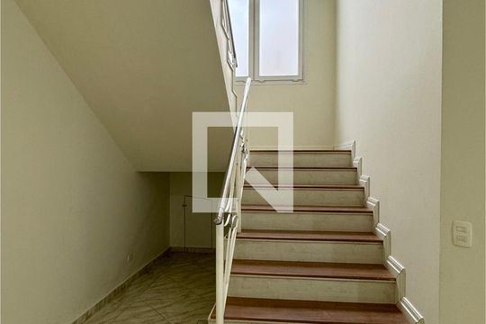 Escada de casa de condomínio à venda com 4 quartos, 400m² em Alphaville Residencial Um, Barueri