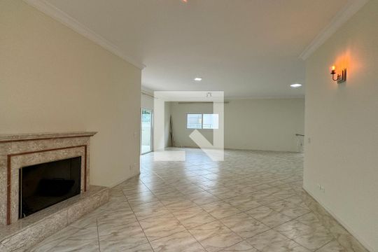 Sala de casa de condomínio à venda com 4 quartos, 400m² em Alphaville Residencial Um, Barueri