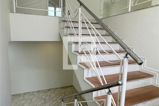 Escada de casa de condomínio à venda com 4 quartos, 400m² em Alphaville Residencial Um, Barueri