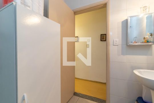 Banheiro  de casa à venda com 2 quartos, 140m² em Vila Paulicéia, São Paulo