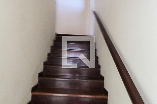 Escala de casa à venda com 3 quartos, 150m² em Jardim Teresa, São Paulo