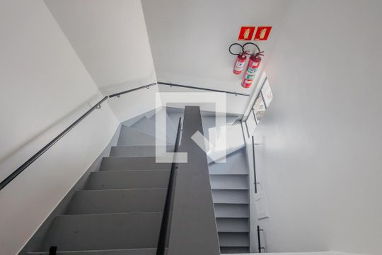 Escada de apartamento à venda com 2 quartos, 90m² em Pinheiros, São Paulo