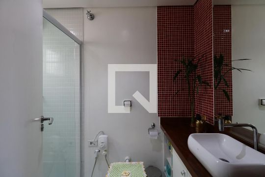 Banheiro da Suíte de apartamento à venda com 3 quartos, 180m² em Parque São Vicente, Mauá