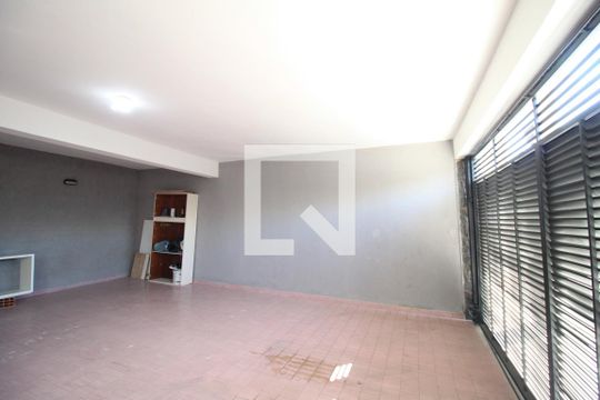 Garagem de casa à venda com 3 quartos, 200m² em Vila Prudente, São Paulo