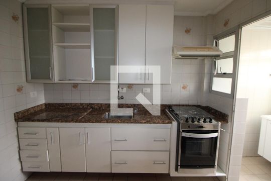 Cozinha de apartamento para alugar com 2 quartos, 61m² em Jardim Sonia, São Paulo