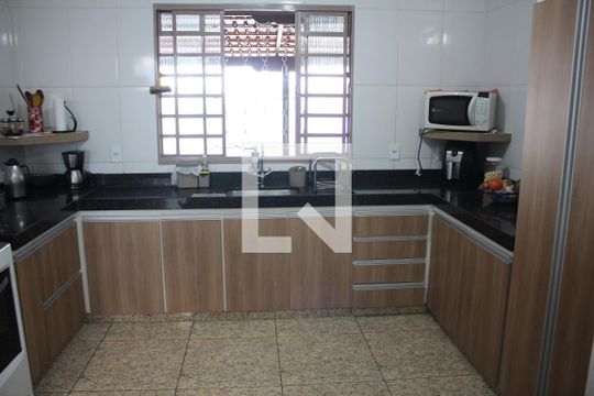 Cozinha de casa à venda com 3 quartos, 144m² em Flamengo, Contagem
