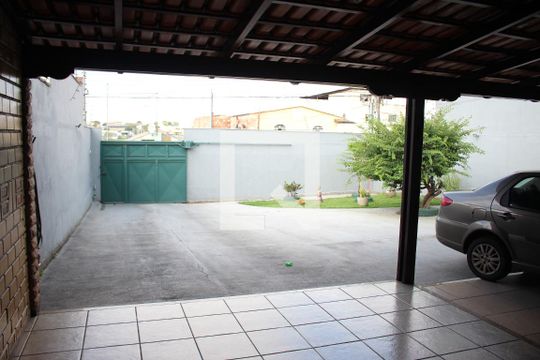 Quintal de casa à venda com 3 quartos, 144m² em Flamengo, Contagem
