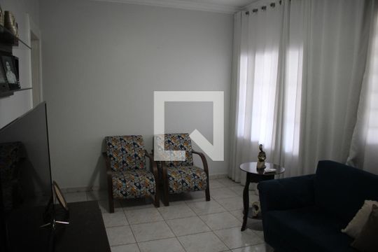 Sala de casa à venda com 3 quartos, 144m² em Flamengo, Contagem