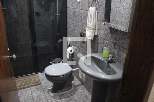 Banheiro de casa à venda com 3 quartos, 320m² em Milionários, Belo Horizonte