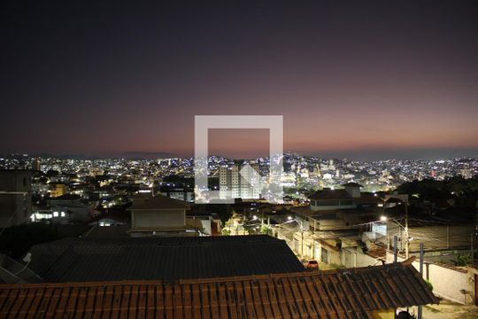 Vista de casa à venda com 3 quartos, 320m² em Milionários, Belo Horizonte