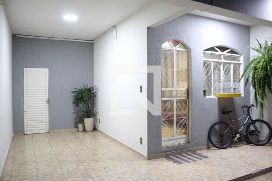 Quintal de casa à venda com 3 quartos, 320m² em Milionários, Belo Horizonte