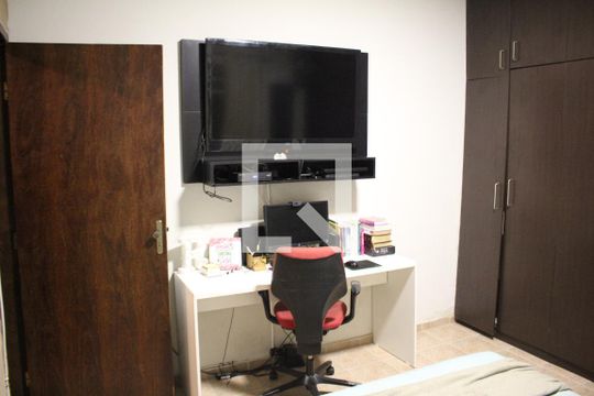 Quarto 1 de casa à venda com 3 quartos, 320m² em Milionários, Belo Horizonte
