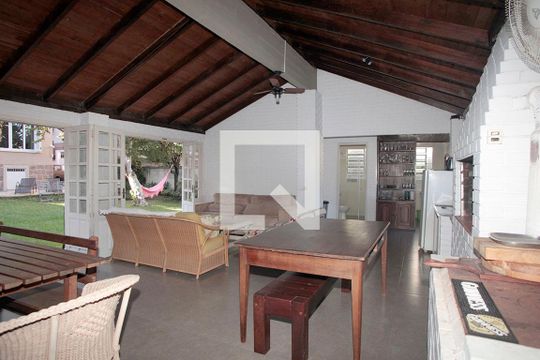 Área comum de casa à venda com 4 quartos, 350m² em Petrópolis, Porto Alegre