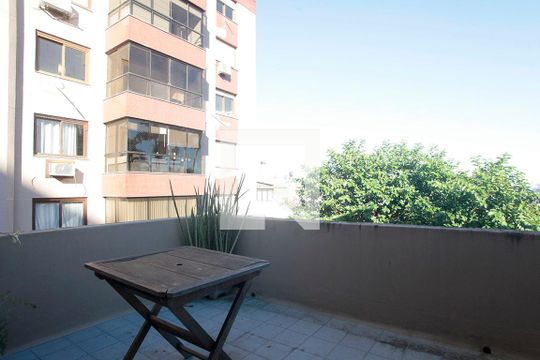 Varanda de casa à venda com 4 quartos, 350m² em Petrópolis, Porto Alegre