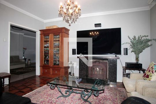 Casa à venda com 4 quartos, 350m² em Petrópolis, Porto Alegre