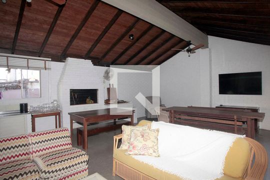 Área comum de casa à venda com 4 quartos, 350m² em Petrópolis, Porto Alegre