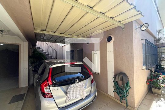 Garagem de casa à venda com 3 quartos, 202m² em Indianópolis , São Paulo